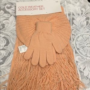 Cold weather accessory set .